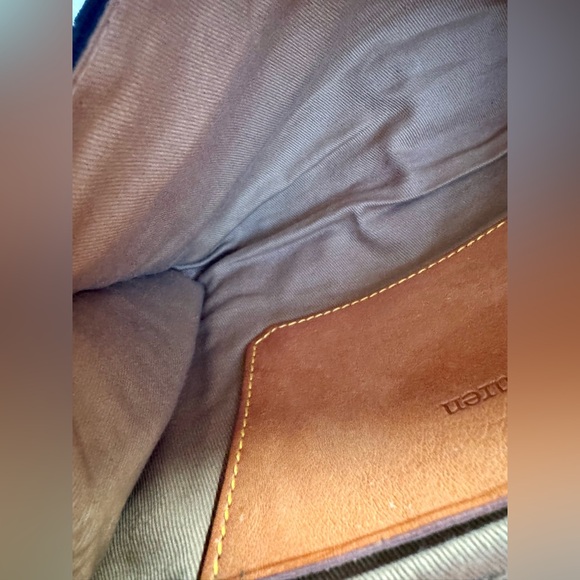 Vintage 1980’s Ralph Lauren purse. Carpet tapestry w leather inside lining flap. - Picture 8 of 8